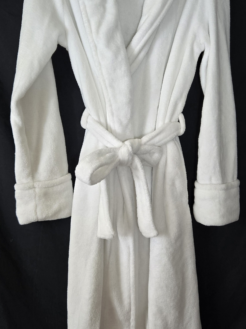 Secret Treasures Plush White Robe with Shawl Collar and Tie #548